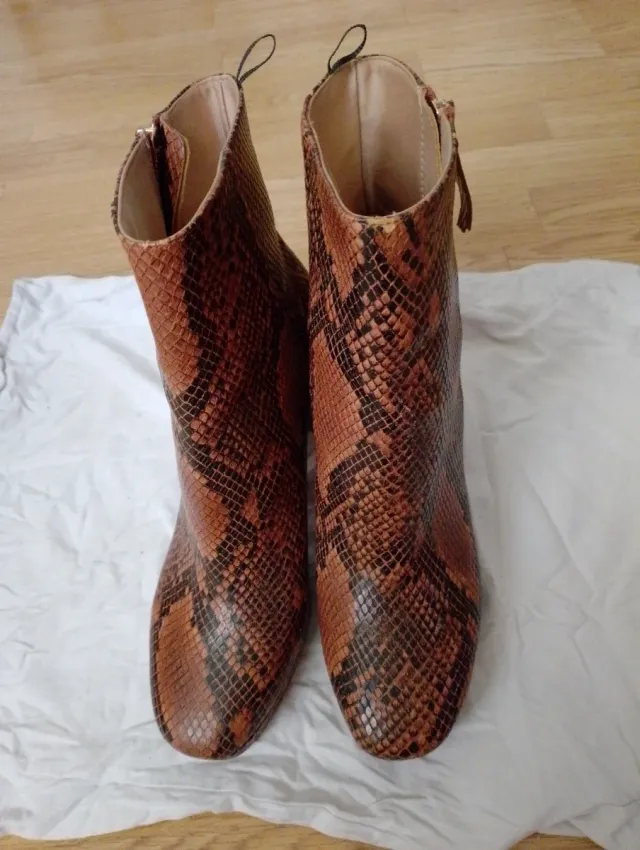 Botas de mujer efecto piel serpiente