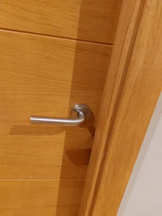 Puerta de paso de madera