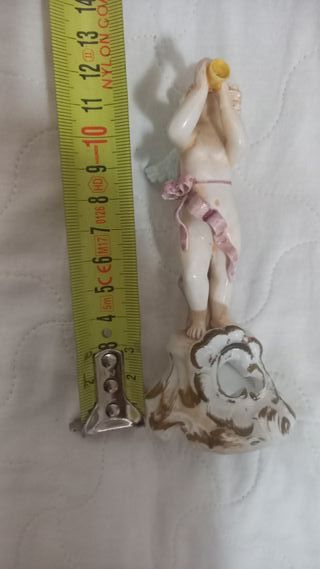 Statuina angioletto con corno in ceramica