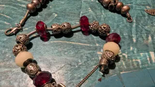 Set bracciali in metallo con ciondoli simil pandor