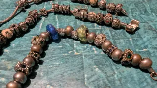 Set bracciali in metallo con ciondoli simil pandor