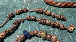 Set bracciali in metallo con ciondoli simil pandor