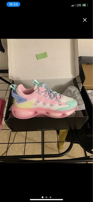 Zapatillas niña multicolor y rosa TALLA 33 nuevas.