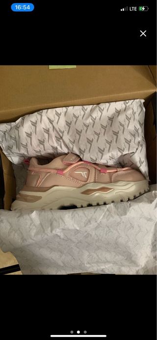 Zapatillas niña multicolor y rosa TALLA 33 nuevas.