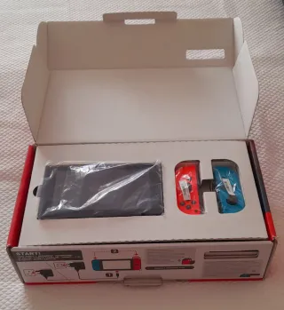 Nintendo Switch + juego Pokémon Escarlata