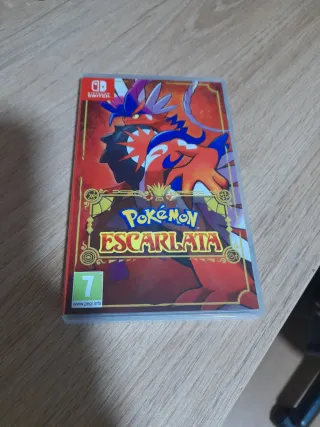 Nintendo Switch + juego Pokémon Escarlata
