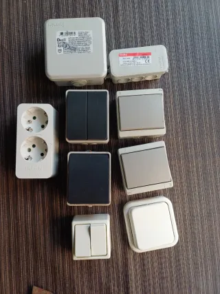 Interruptores y enchufe exterior