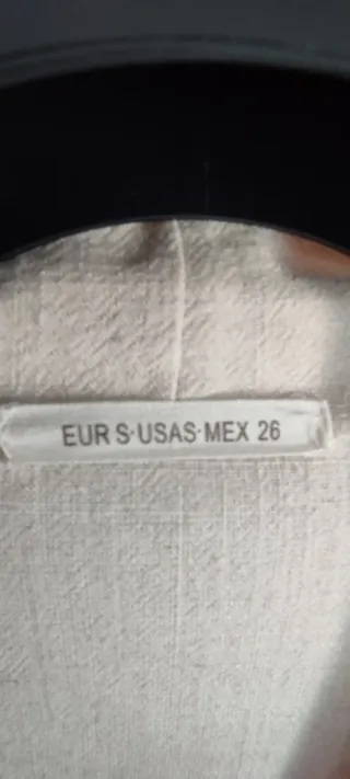 Sobrecamisa o chaqueta sin botones beige