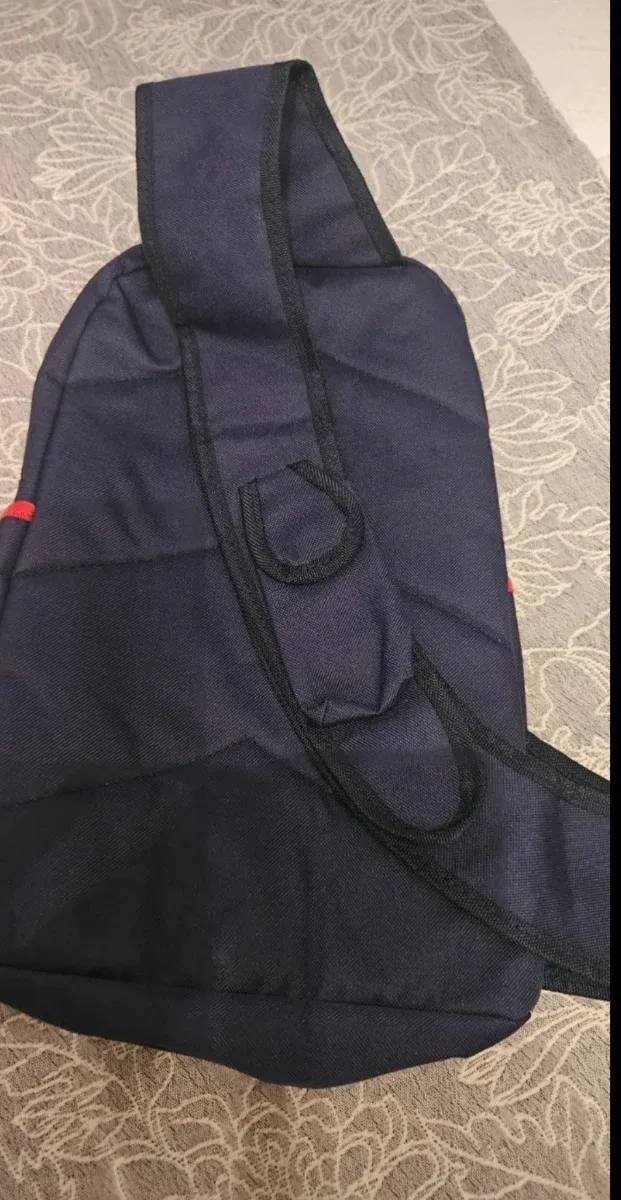 Zaino a tracolla blu marino con logo Winston