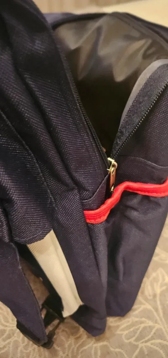 Zaino a tracolla blu marino con logo Winston