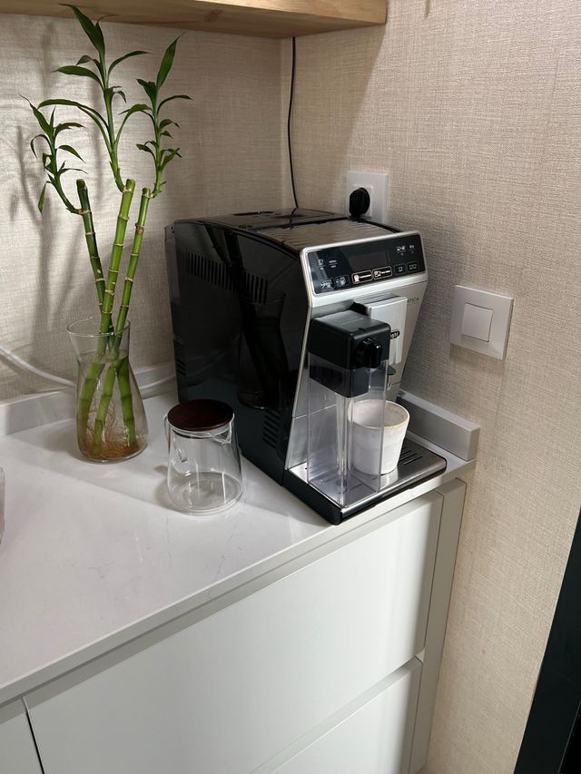 Cafetera automática DeLonghi Auténtica Cappuccino