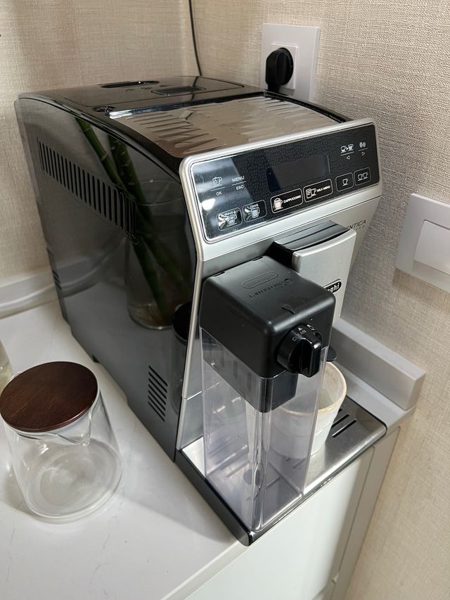 Cafetera automática DeLonghi Auténtica Cappuccino