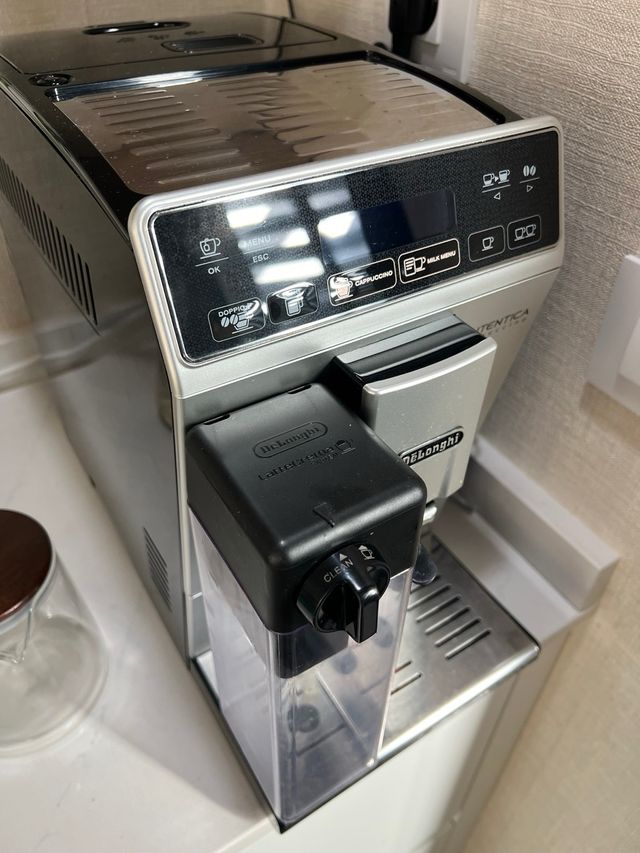 Cafetera automática DeLonghi Auténtica Cappuccino