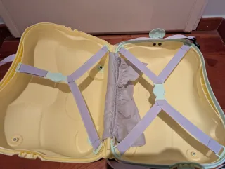 Maleta infantil amarilla con ruedas