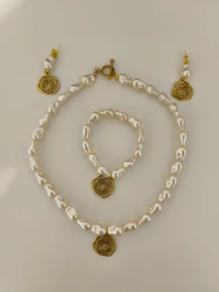 Conjunto collar, pulsera y pendientes perlas