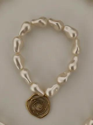 Conjunto collar, pulsera y pendientes perlas