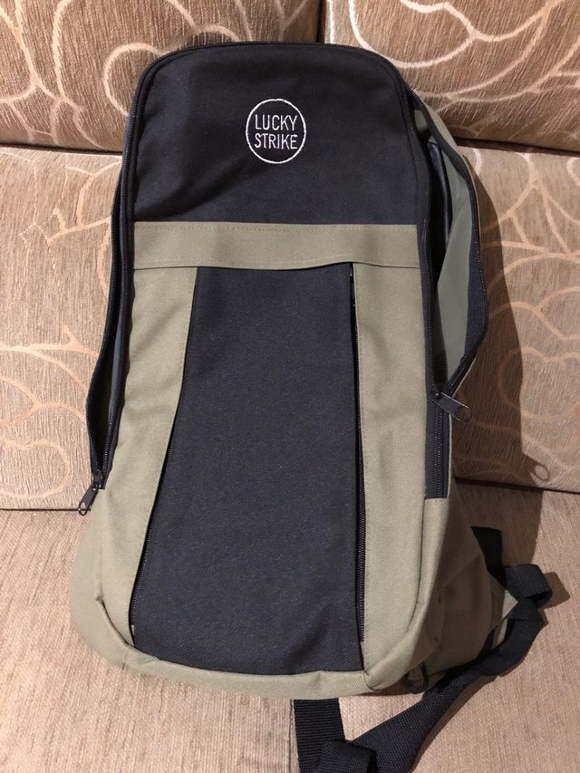 Mochila Lucky Strike negra y verde