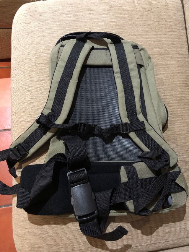 Mochila Lucky Strike negra y verde