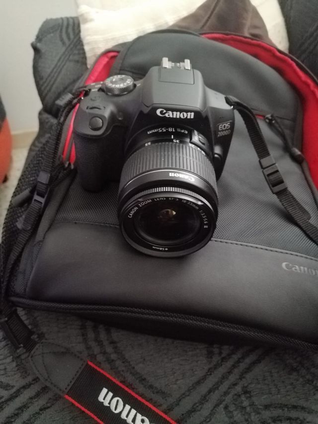Canon EOS 2000D Travel Kit Cámara