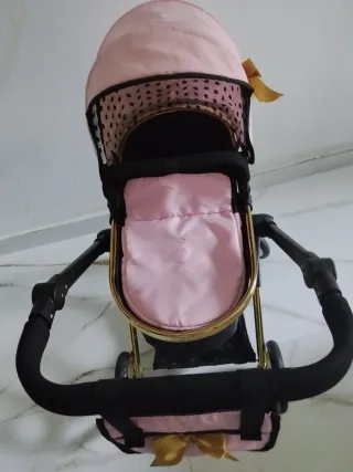 Cochecito de muñecas rosa