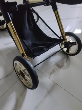 Cochecito de muñecas rosa