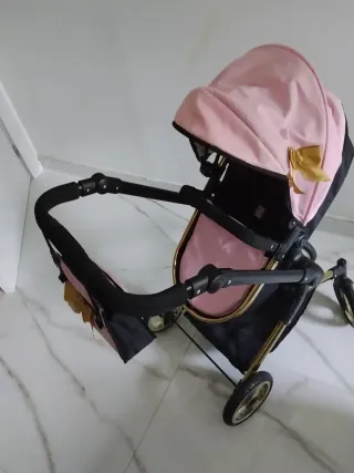 Cochecito de muñecas rosa