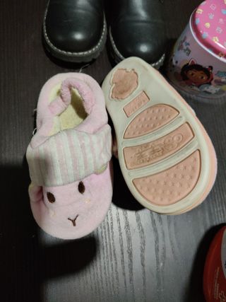 Set 3 pezzi bimba: stivali, pantofole e salvadanai