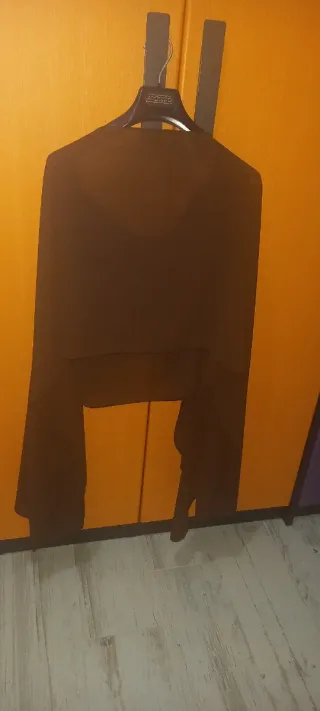 Capa marrón chocolate para evento. Nueva. Sin usar