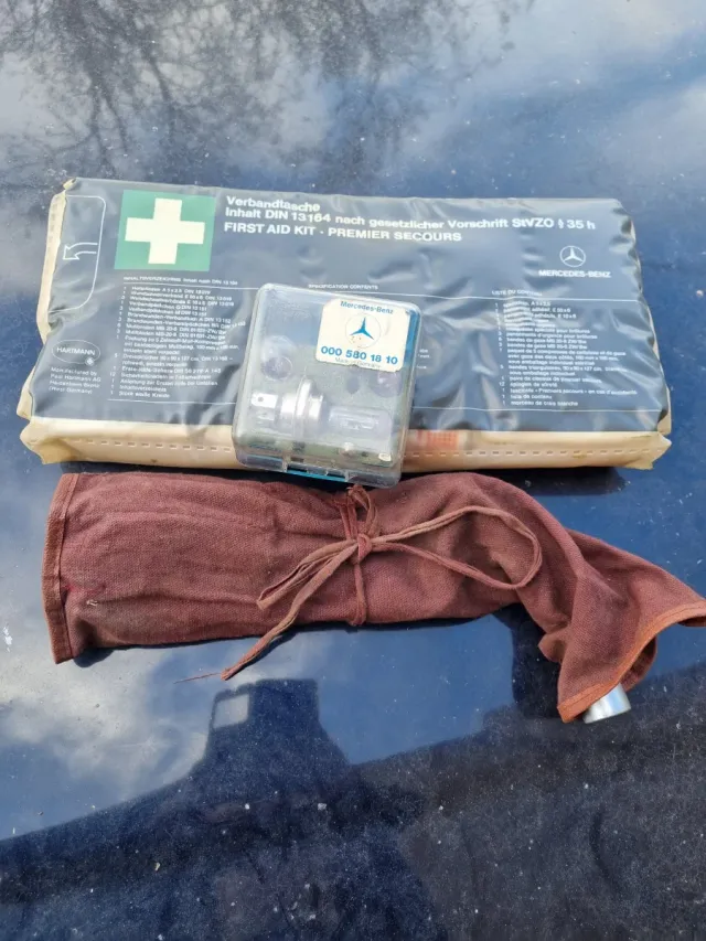Mercedes-Benz Bolsa Primeros Auxilios y Herramient
