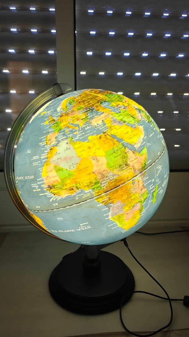 Globo Terráqueo y Lampara LED