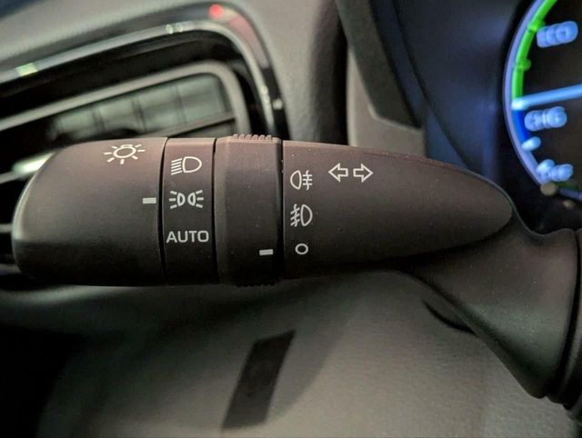 TOYOTA YARIS HIBRIDO 120H E-CVT 5P BUSINESS PLUS