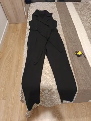 Mono negro sin mangas