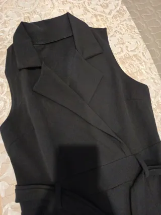 Mono negro sin mangas