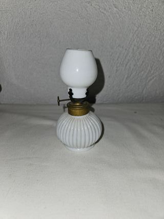 Lampada antica da comodino in vetro