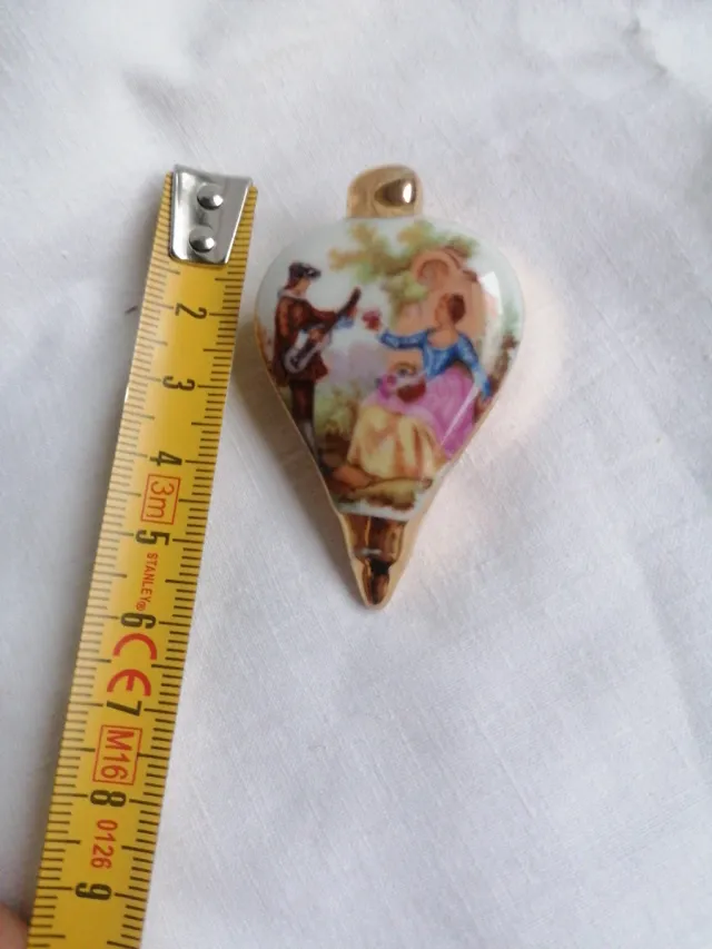 Miniatura cerámica Limoges escena romántica