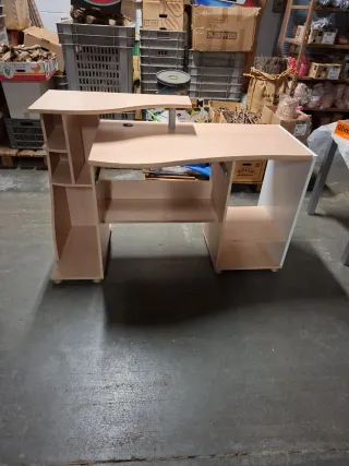 Escritorio moderno madera y blanco