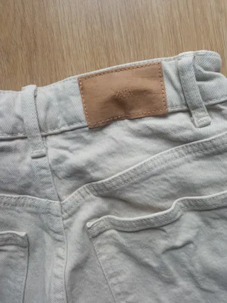 Pantalón vaquero beige Zara mujer