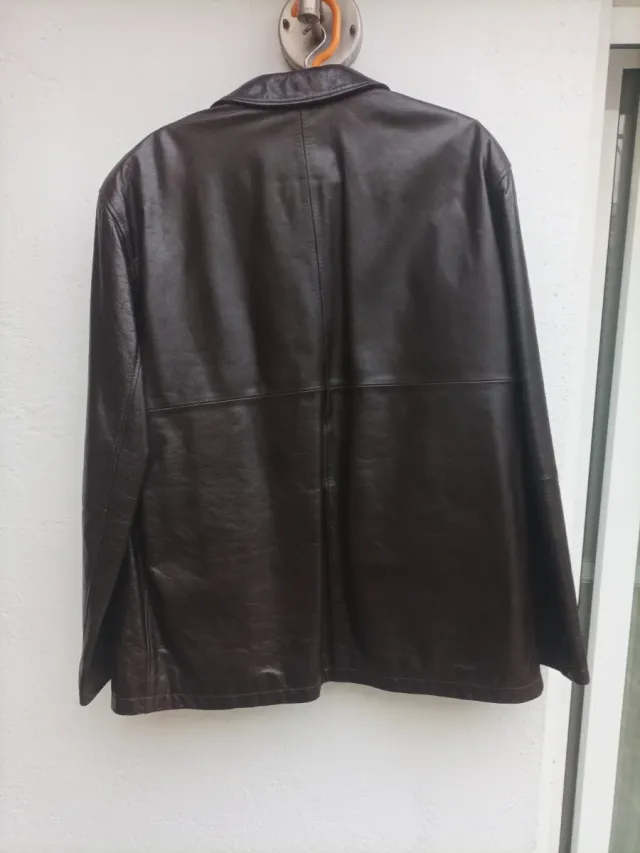 Chaqueta de piel marrón