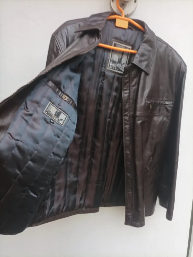 Chaqueta de piel marrón