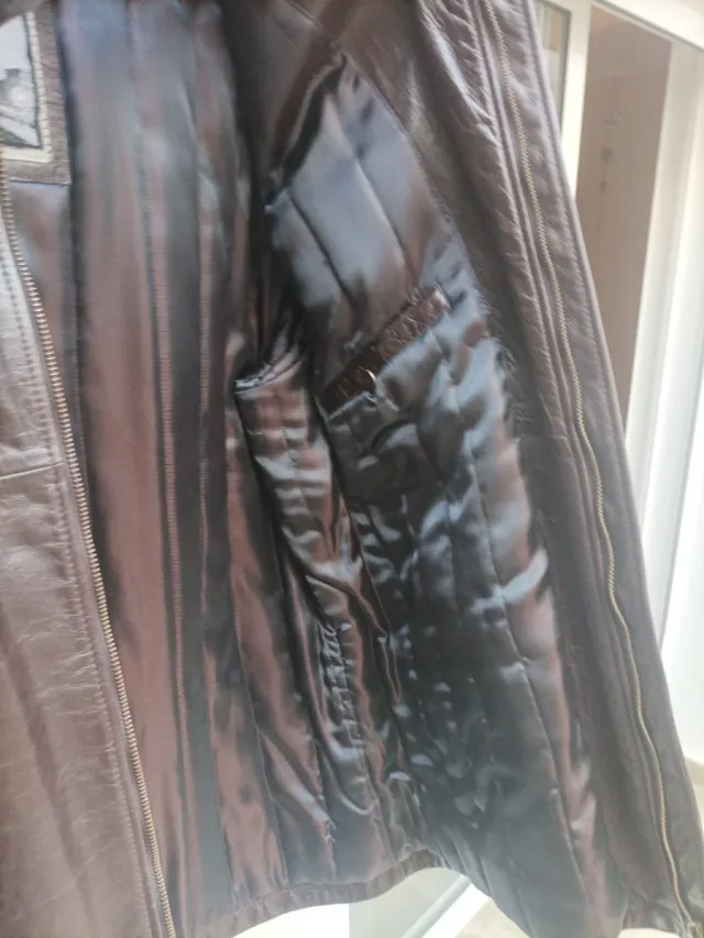 Chaqueta de piel marrón