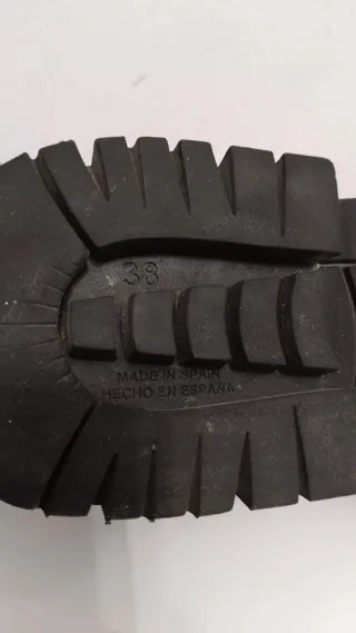 Botines Bimba y Lola efecto piel serpiente