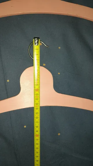 Appendi abiti vintage con bambine