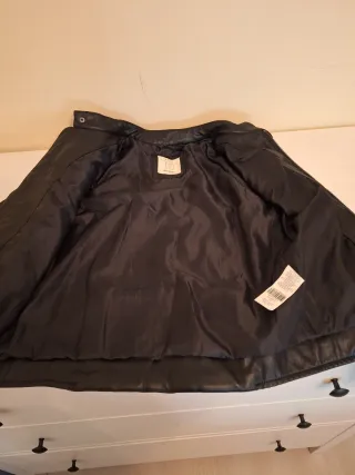 Cazadora niño. El Corte Inglés negra. 9-10 años