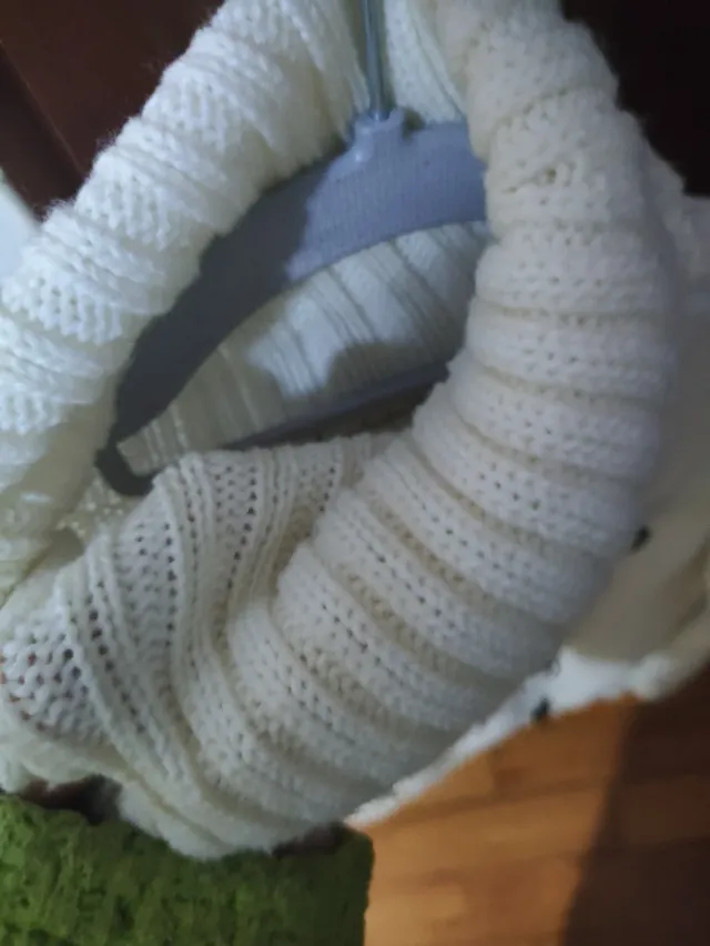 Jersey Stradivarius cuello alto blanco