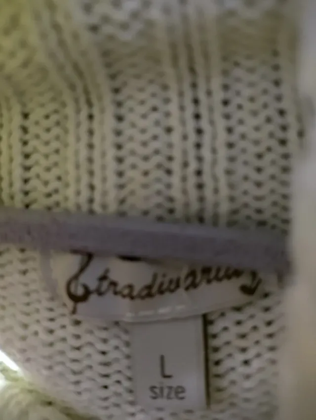 Jersey Stradivarius cuello alto blanco