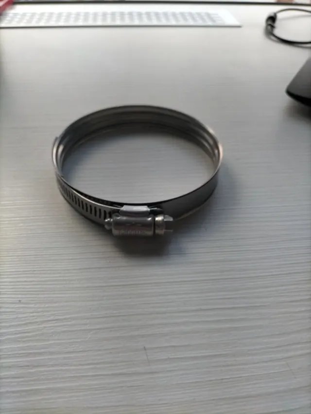 Abrazadera metálica 90mm 50 piezas