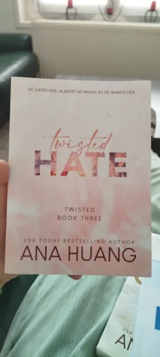 Saga twisted (inglés)