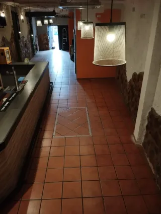 Alquilo local diáfano