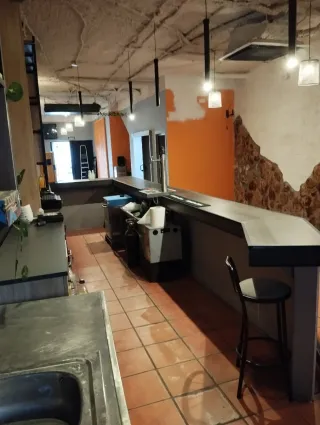 Alquilo local diáfano