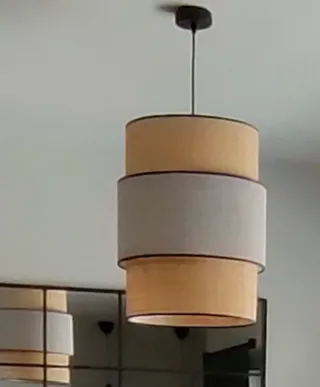 Lámpara colgante de tela y ratán